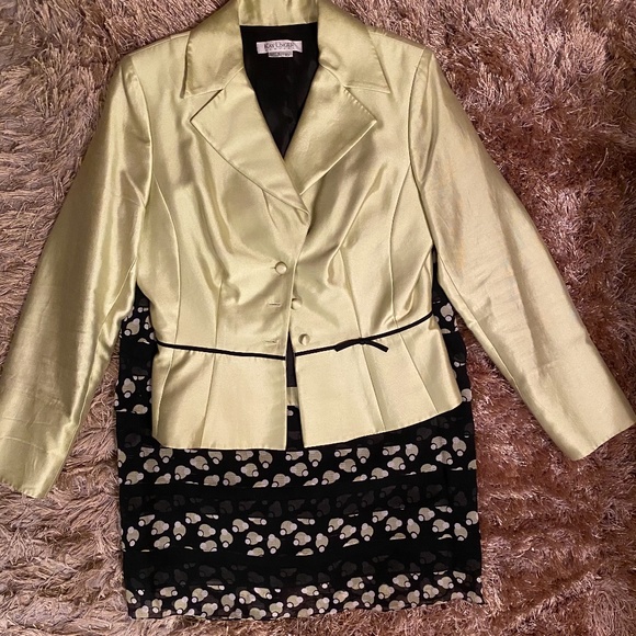 Kay Unger Dresses & Skirts - Kay Unger Multi Layer 2 piece Skirt Suit Size 10